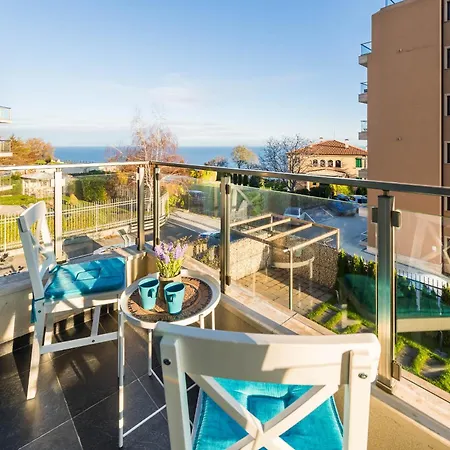 Didi's Stylish - Seaview & Pool Backyard *