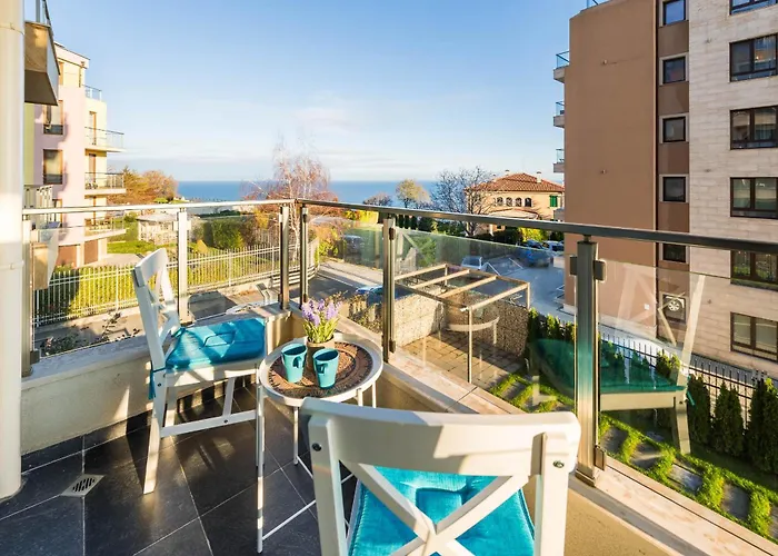 Didi's Stylish - Seaview & Pool Backyard *