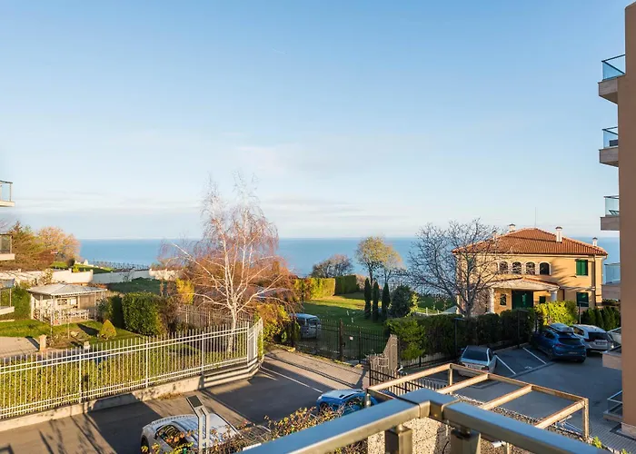 شقة Didi's Stylish - Seaview & Pool Backyard فارنا