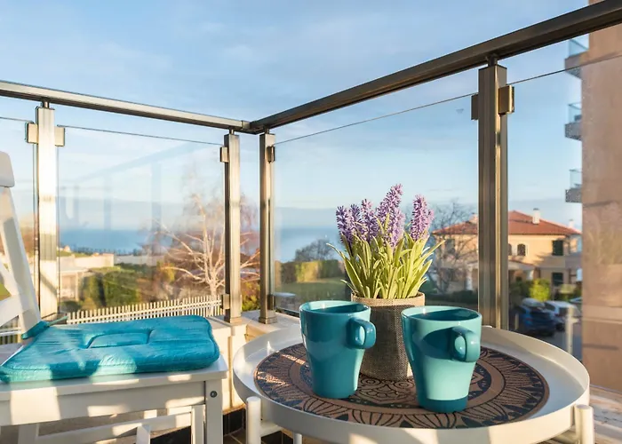 Didi's Stylish - Seaview & Pool Backyard Apartment *