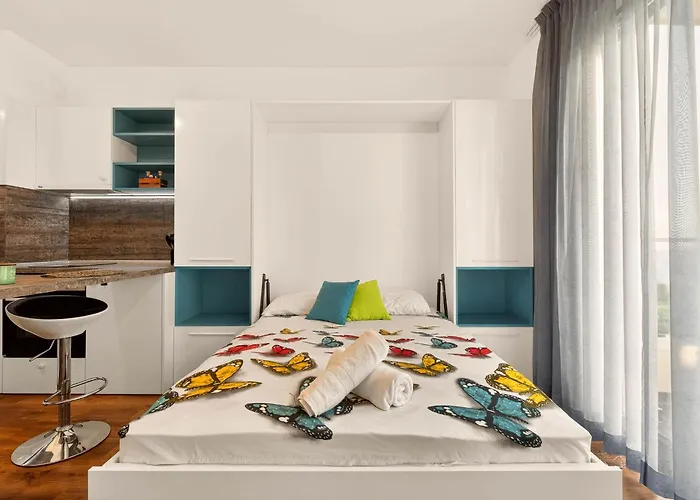 Didi's Stylish - Seaview & Pool Backyard فارنا