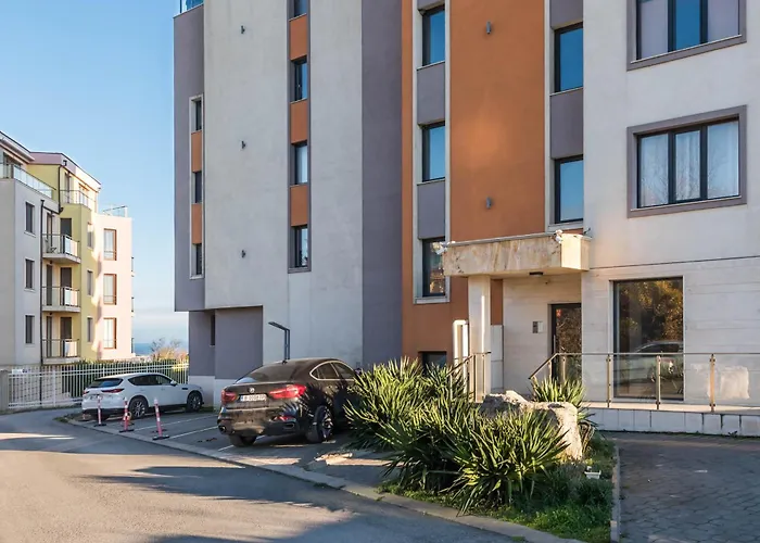 Didi's Stylish - Seaview & Pool Backyard Apartment Varna