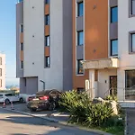 Blue Mirage - Seaview & Pool Backyard Апартаменты Варна