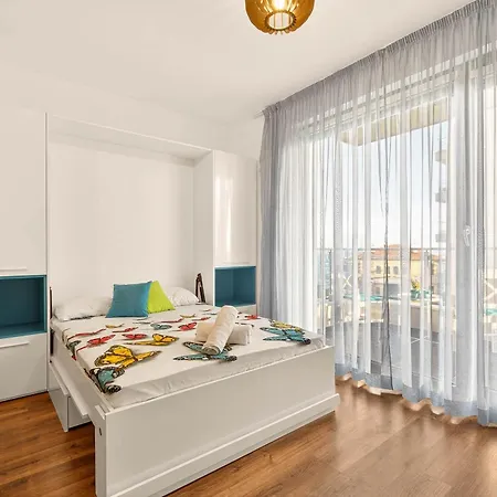 Apartament Blue Mirage - Seaview & Pool Backyard