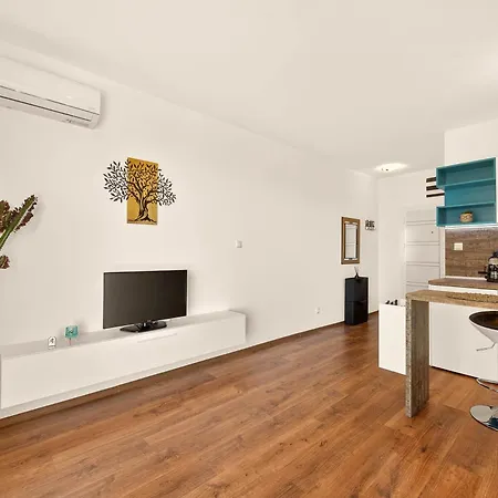 Blue Mirage - Seaview & Pool Backyard Apartament