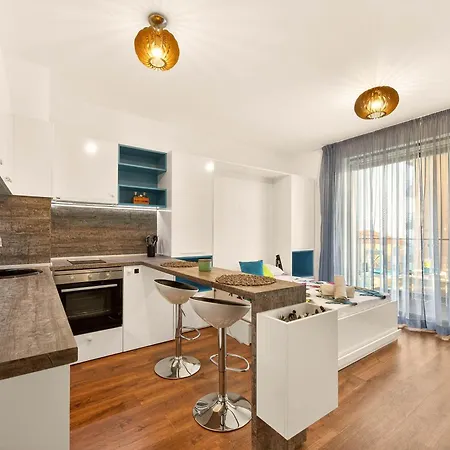 Didi's Stylish - Seaview & Pool Backyard *