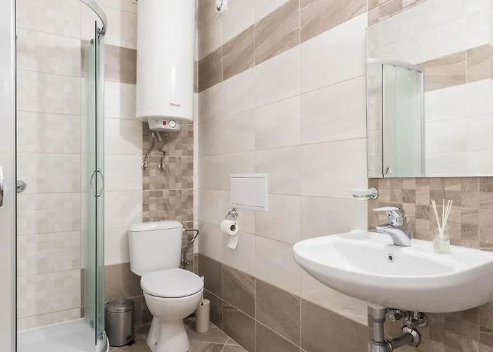 Didi's Stylish - Seaview & Pool Backyard Apartment