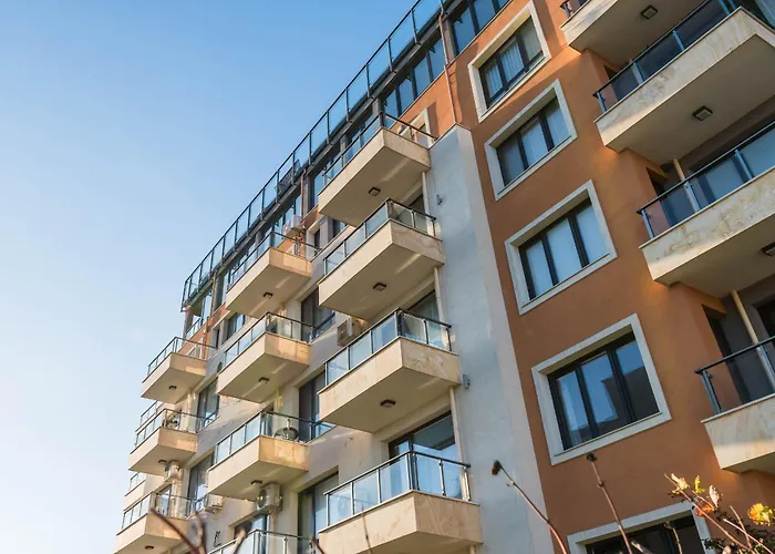 Apartment Didi's Stylish - Seaview & Pool Backyard Varna